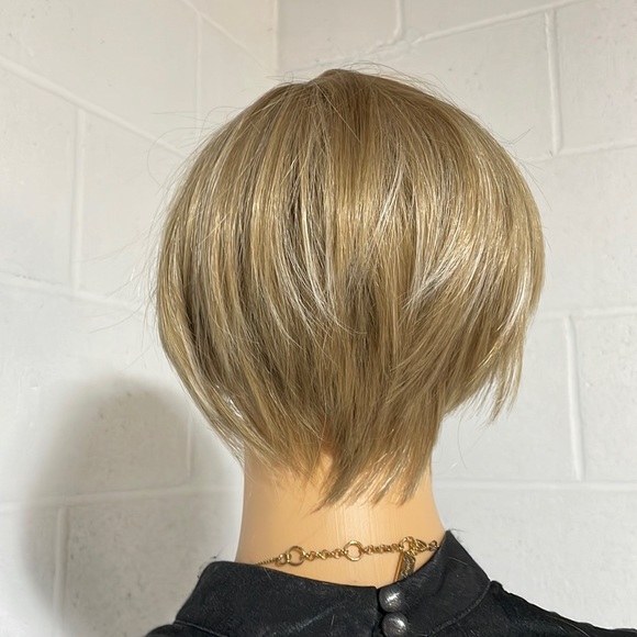 NWT 8” ash lights sandy beige light gold short unisex soft light wig fits M-L - Picture 7 of 12